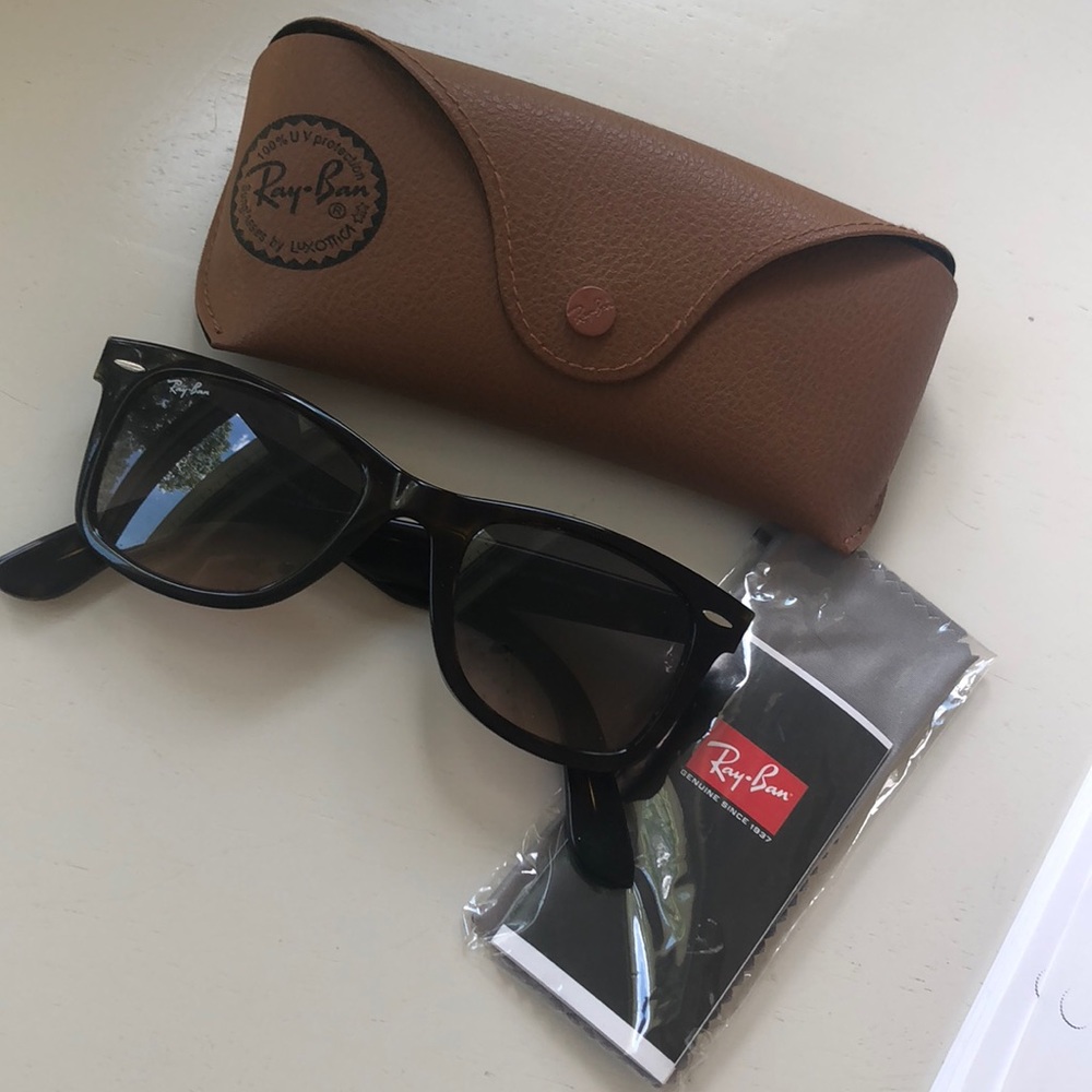 Ray ban classic wayfarer sun glasses